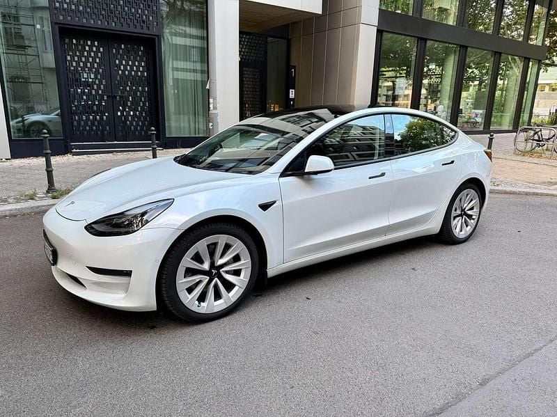 Weiß Gebraucht 2021 Tesla Model 3 Long Range AWD Limousine | 28.300 € (Guter Preis) - Bild 1/4