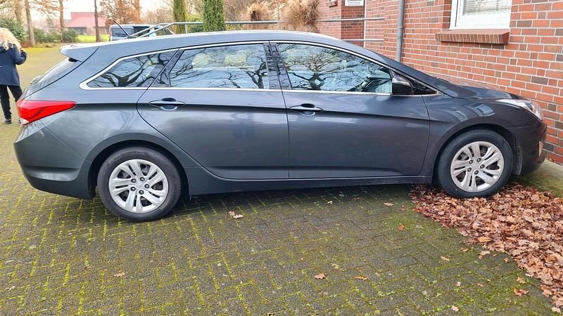 Gebraucht Hyundai i40 Edition 136 PS (100 kW) 2012 Grau Kombi
