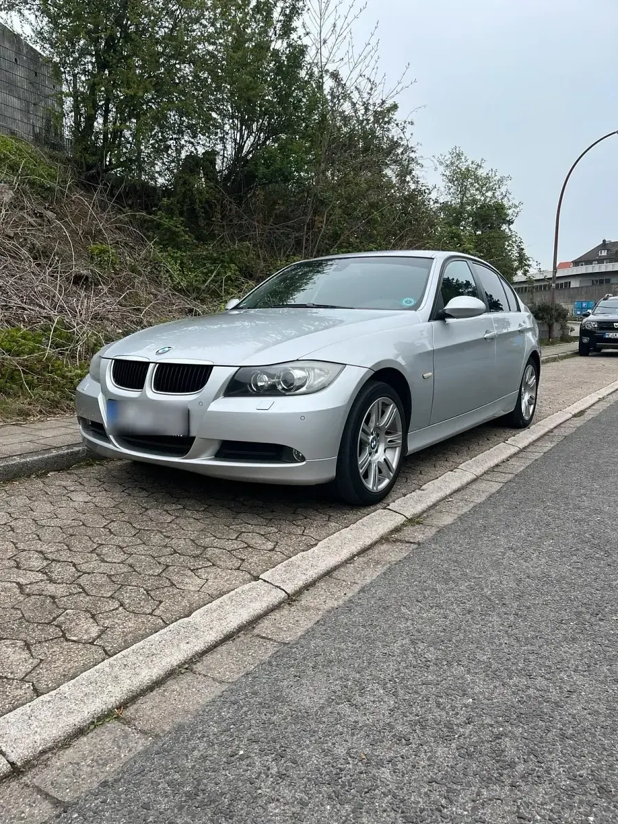 Gebraucht BMW 320 177 PS (130 kW) 2008 Silber Limousine