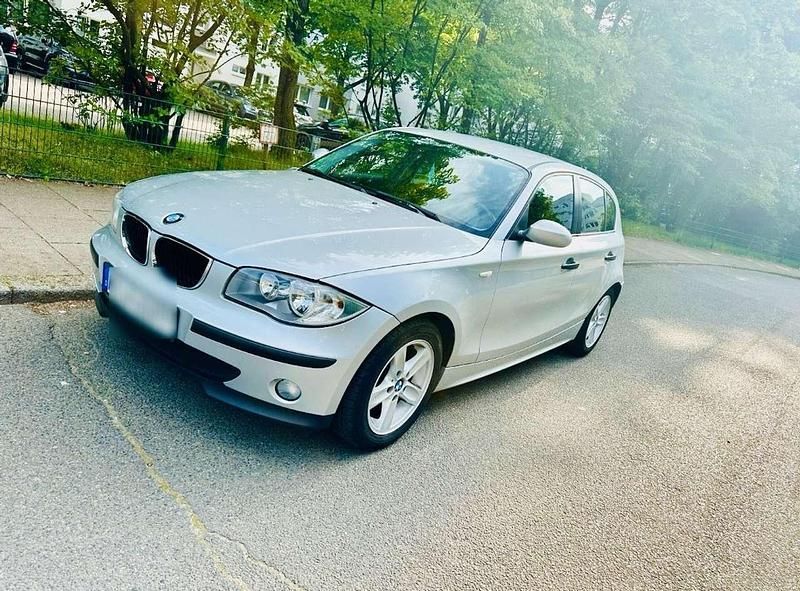 Grau Gebraucht 2005 BMW 118 Kleinwagen | 4.500 € (Fairer Preis) - Bild 1/4
