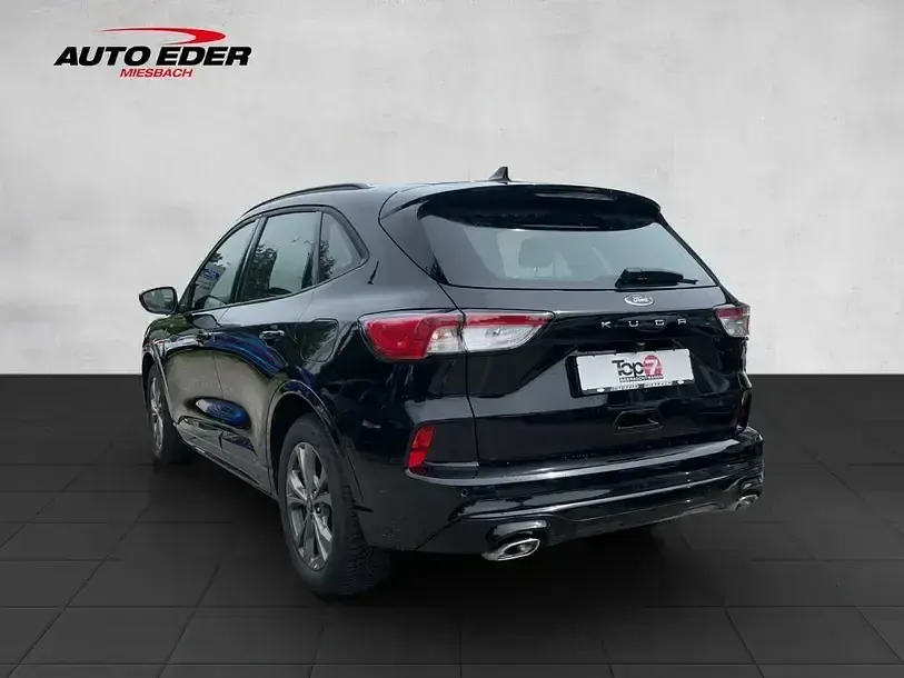 Usado Ford Kuga ST-Line 120 HP (88 kW) 2023 Preto SUV