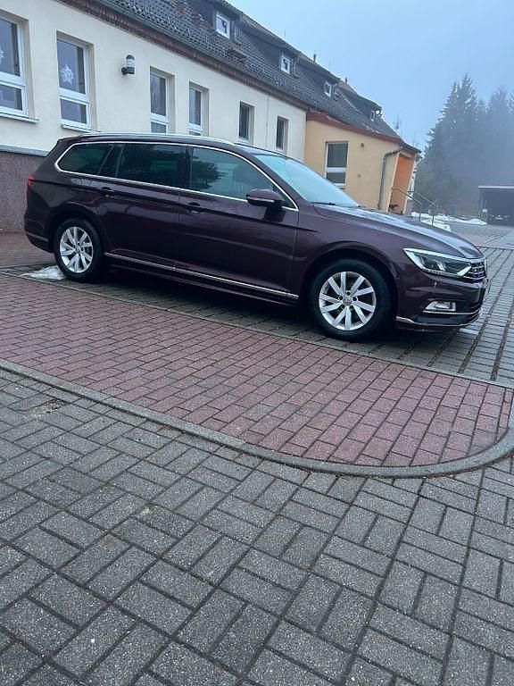 Gebraucht VW Passat Highline 150 PS (110 kW) 2015 Rot Kombi