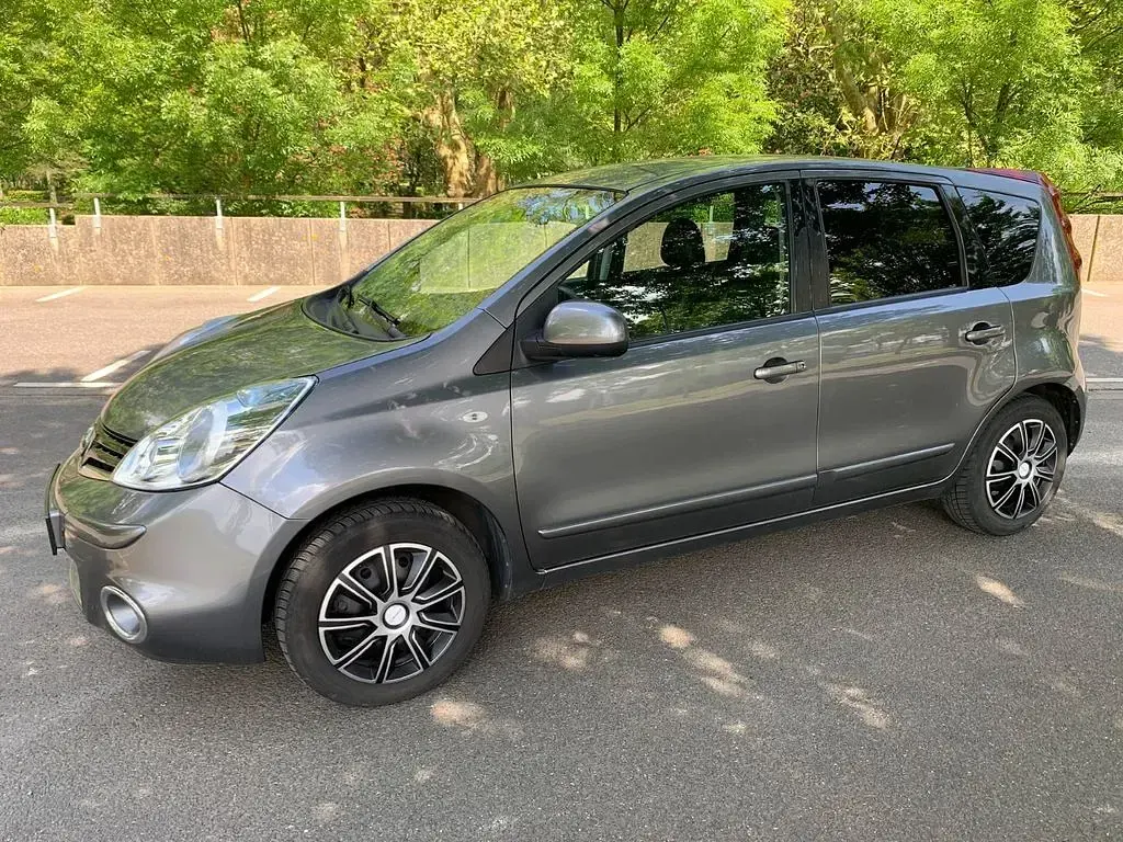 Gebraucht Nissan Note Visia 90 PS (66 kW) 2013 Grau Kleinwagen