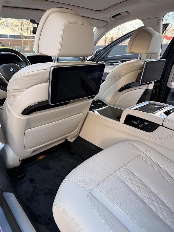 Gebraucht BMW 745e 290 PS (213 kW) 2021 Schwarz Limousine