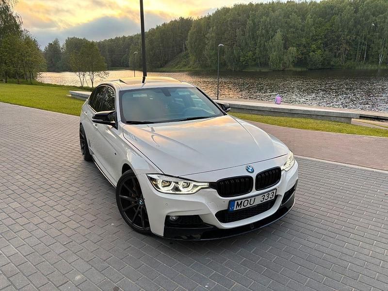 Weiß Gebraucht 2016 BMW 340 M Sport Limousine | 25.500 € (Superpreis) - Bild 1/3
