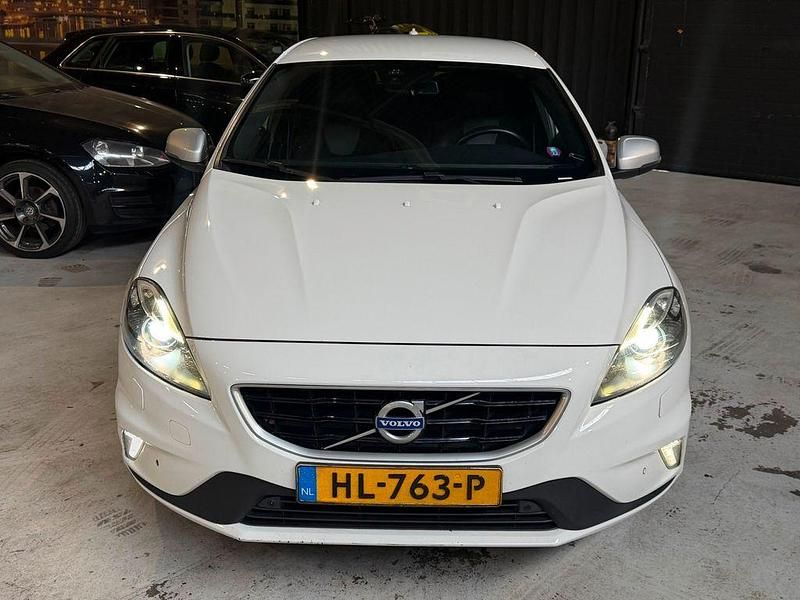 Gebraucht Volvo V40 R-Design 120 PS (88 kW) 2015 Weiß Limousine
