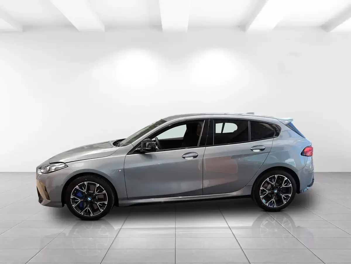 Neu BMW M135 Shadowline 300 PS (220 kW) 2025 Skyscraper grau metallic Kleinwagen