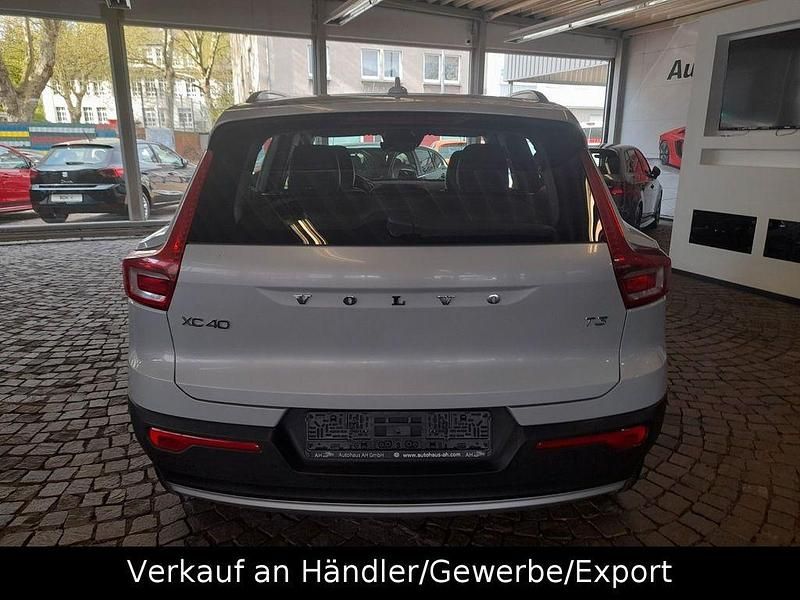 Second-hand Volvo XC40 Momentum 163 CP (119 kW) 2019 Argintiu SUV