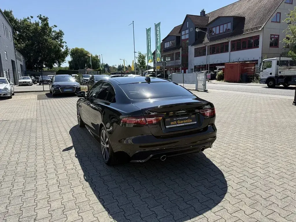 Gebraucht Jaguar XE R-Dynamic 250 PS (183 kW) 2023 Schwarz Limousine