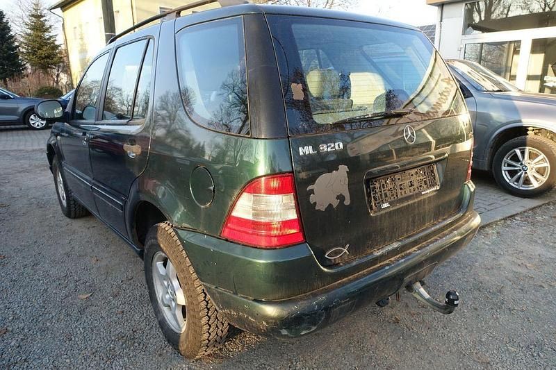 Gebraucht Mercedes ML320 218 PS (160 kW) 2000 Grün SUV