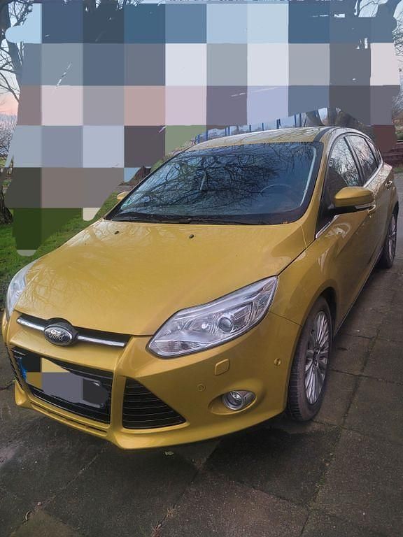 Gelb Gebraucht 2012 Ford Focus Titanium Limousine | 5.700 € (Guter Preis) - Bild 1/4