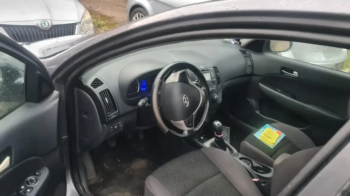 Gebraucht Hyundai i30 90 PS (66 kW) 2011 Grau Kombi