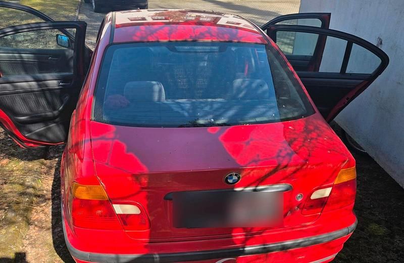 Gebraucht BMW 318 120 PS (88 kW) 1997 Rot Limousine