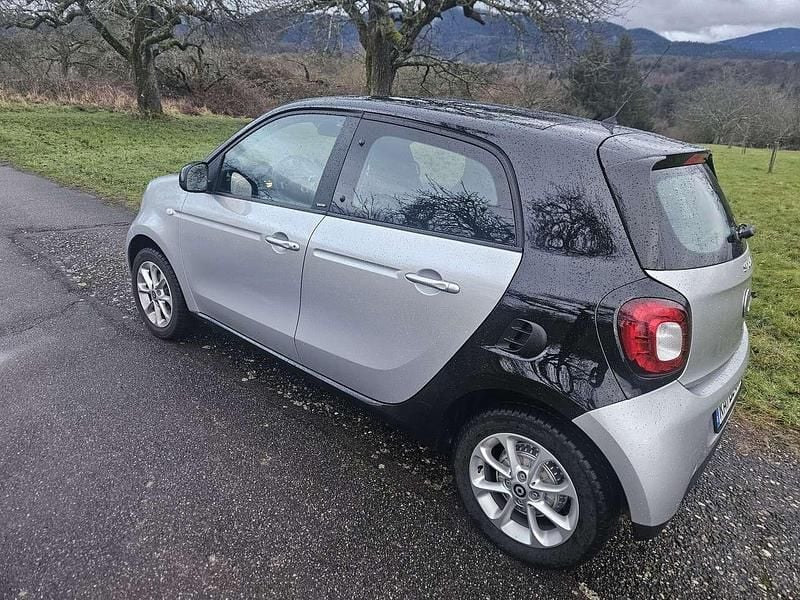 Gebraucht Smart ForFour Passion 71 PS (52 kW) 2016 Silber Kleinwagen