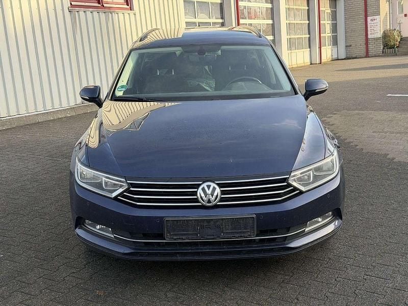 Gebraucht VW Passat Comfortline 150 PS (110 kW) 2016 Night blue metallic Kombi