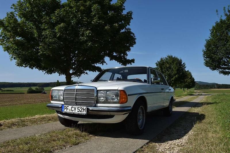 Gebraucht Mercedes E280 177 PS (130 kW) 1977 Weiß Limousine