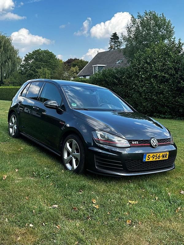Schwarz Gebraucht 2014 VW Golf VII GTI Limousine | 11.900 € (Fairer Preis) - Bild 1/4