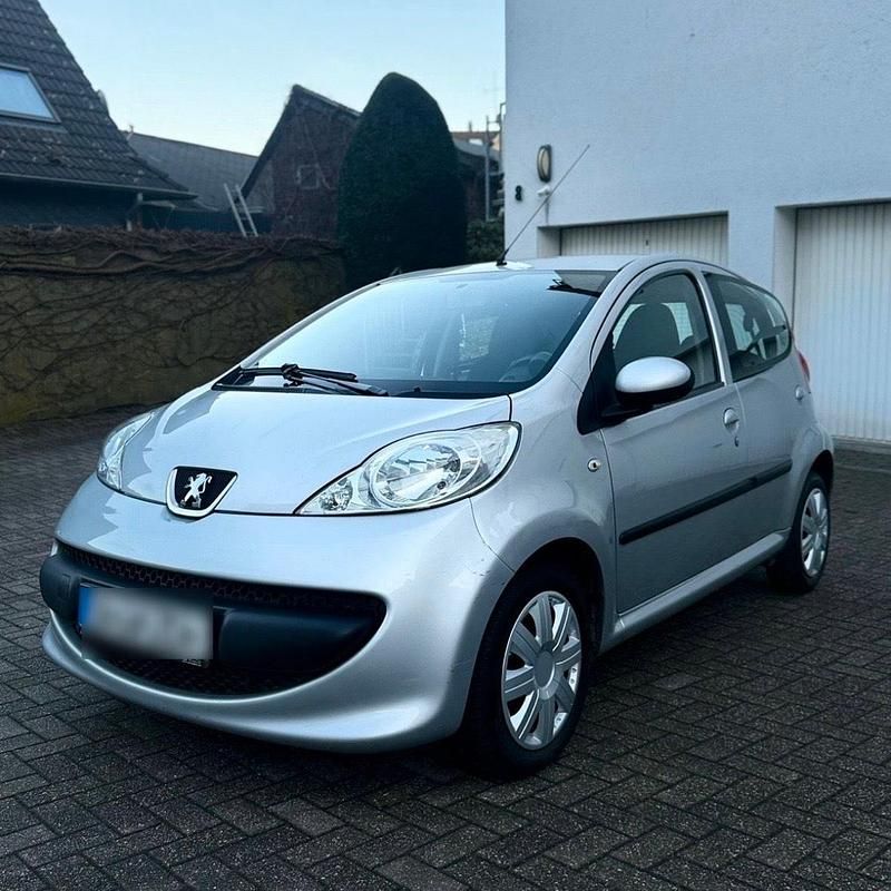 Gebraucht Peugeot 107 86 PS (63 kW) 2005 Silber Kleinwagen