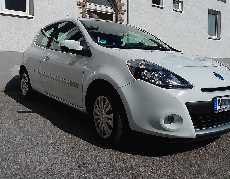 Schwarz Gebraucht 2009 Renault Clio II Campus Limousine | 3.111 € (Etwas zu teuer) - Bild 1/4