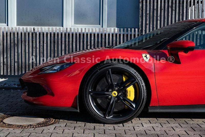 Gebraucht Ferrari 296 829 PS (609 kW) 2024 Rosso corsa Coupé