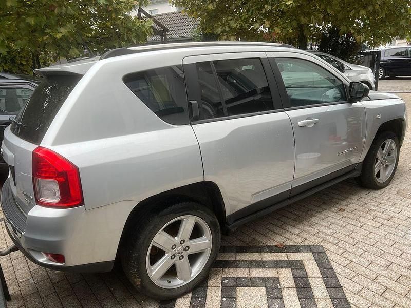 Gebraucht Jeep Compass Limited 136 PS (100 kW) 2013 Silber SUV