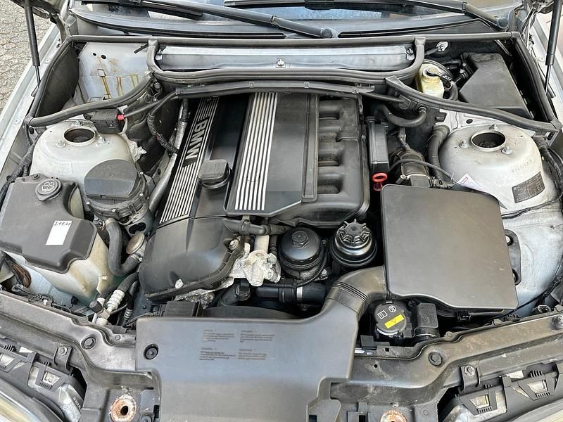 Gebraucht BMW 325 192 PS (141 kW) 2003 Silber Limousine