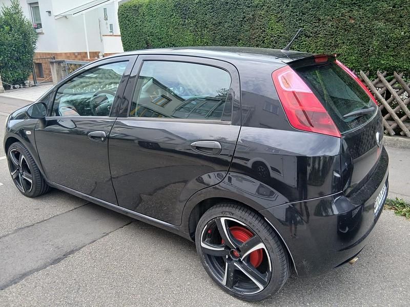 Schwarz Gebraucht 2012 Fiat Grande Punto Kleinwagen | 3.599 € - Bild 1/4