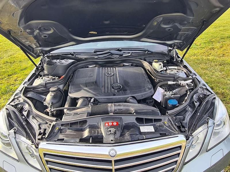 Gebraucht Mercedes E220 170 PS (125 kW) 2011 Grau Kombi