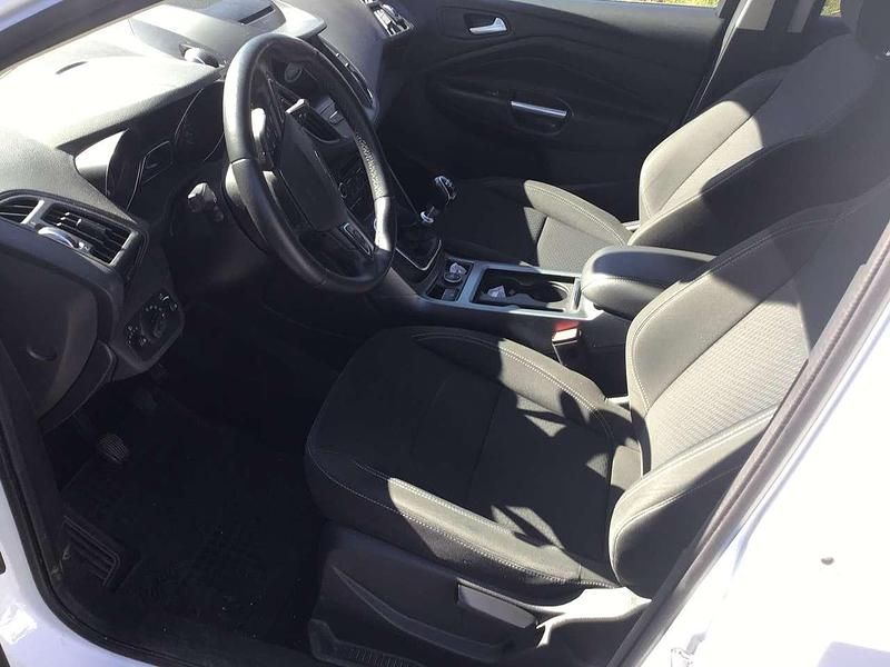 Weiß Gebraucht 2018 Ford Kuga SUV | 12.200 € (Superpreis) - Bild 1/4