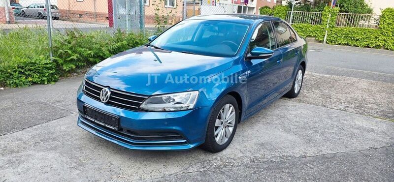 Blau Gebraucht 2015 VW Jetta Basis Limousine | 10.990 € (Fairer Preis) - Bild 1/4