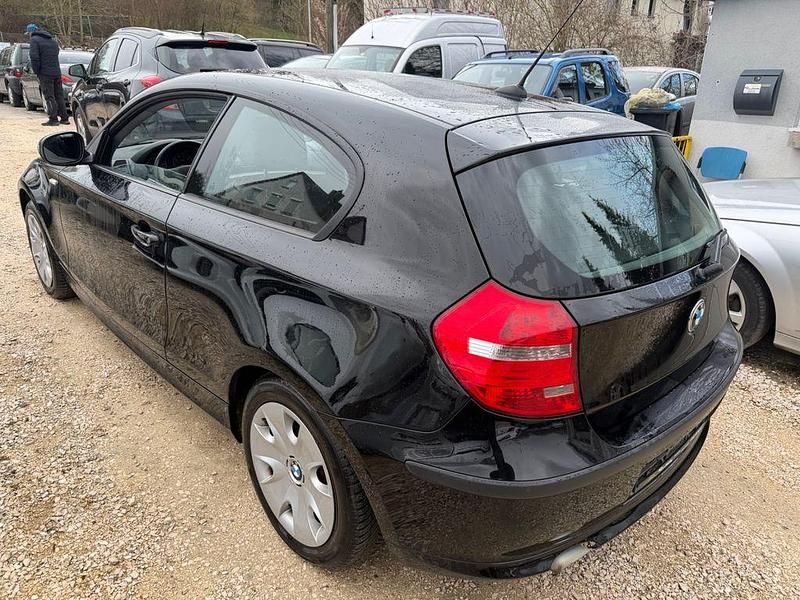 Gebraucht BMW 116 Advantage 122 PS (89 kW) 2010 Schwarz Kleinwagen