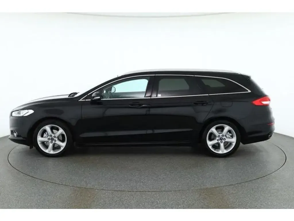 Gebraucht Ford Mondeo Titanium 179 PS (131 kW) 2018 Iridiumschwarz metallic (metallic) Kombi