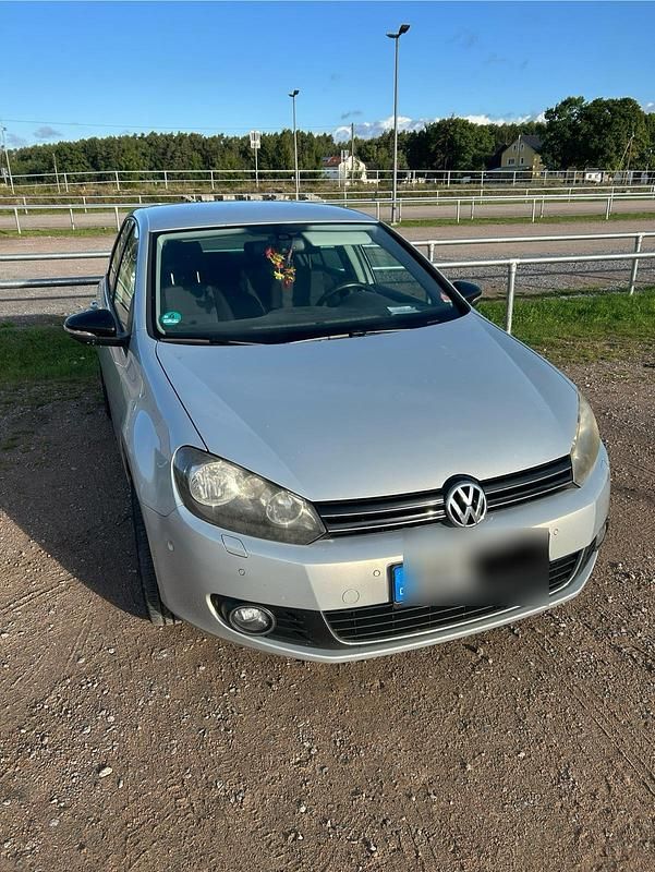 Silber Gebraucht 2011 VW Golf VI Style Kleinwagen | 2.600 € (Superpreis) - Bild 1/4