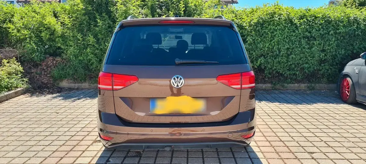 Gebraucht VW Touran Trendline 110 PS (80 kW) 2016 Braun Van / Kleinbus