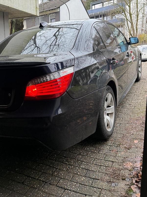 Gebraucht BMW 525 M Sport 197 PS (144 kW) 2008 Schwarz Limousine