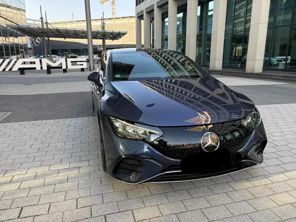 Gebraucht Mercedes EQE500 AMG 300 kW (408 PS) 2024 Blau Limousine