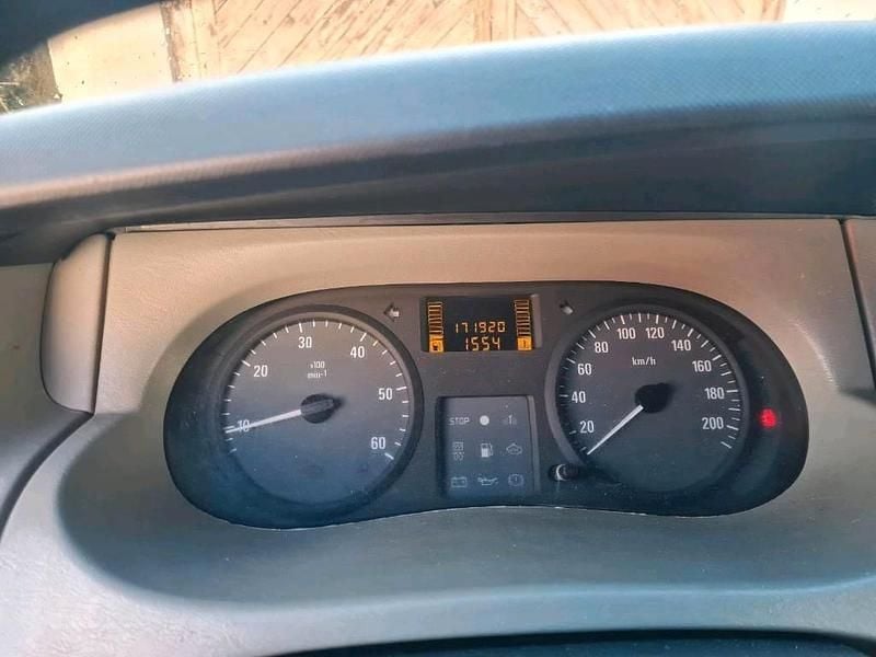 Second-hand Opel Vivaro 82 CP (60 kW) 2006 Alb Monovolum