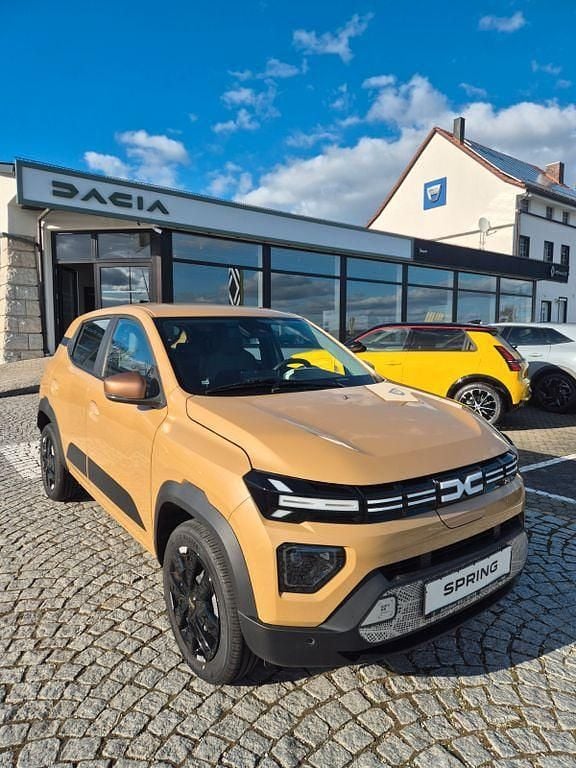 Neu Dacia Spring Extreme 47 kW (65 PS) 2026 Safaribeige Kleinwagen