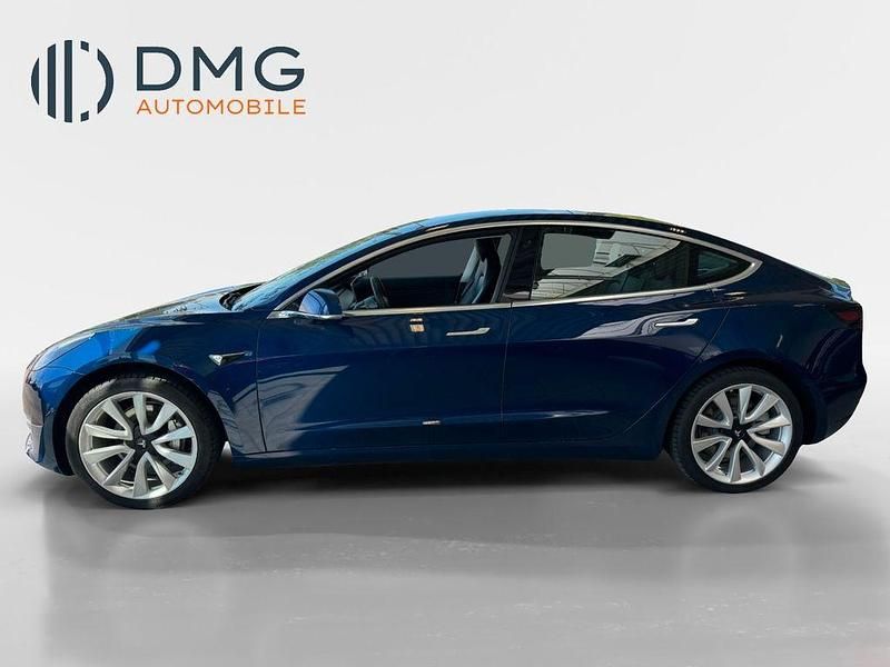 Blau Gebraucht 2020 Tesla Model 3 Standard Range Plus Limousine | 19.250 € (Fairer Preis) - Bild 1/4