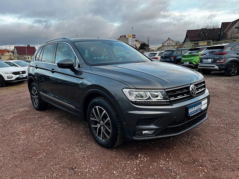 Grau Gebraucht 2019 VW Tiguan SUV | 18.500 € (Superpreis) - Bild 1/4