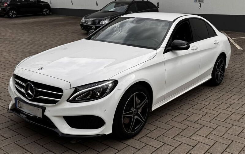 Weiß Gebraucht 2018 Mercedes C180 AMG line Limousine | 21.500 € (Fairer Preis) - Bild 1/4