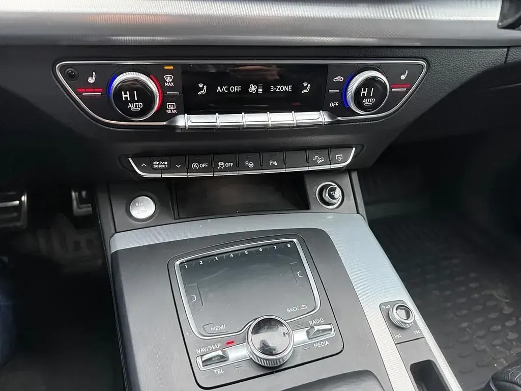 Second-hand Audi Q5 Sport 163 CP (119 kW) 2018 Negru SUV