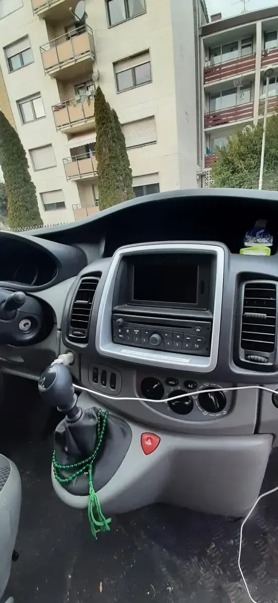 Second-hand Opel Vivaro 112 CP (82 kW) 2012 Alb Monovolum