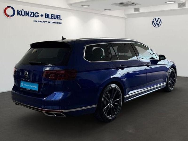 Gebraucht VW Passat Elegance 200 PS (147 kW) 2024 Lapiz blue metallic Kombi