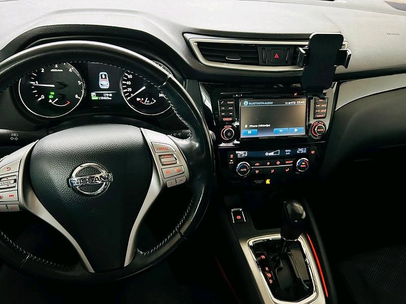 Gebraucht Nissan Qashqai 130 PS (95 kW) 2015 Schwarz SUV