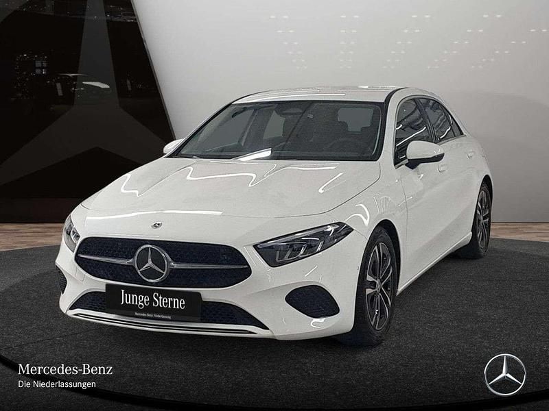 Gebraucht Mercedes A200 Advanced 163 PS (119 kW) 2024 Weiß Limousine