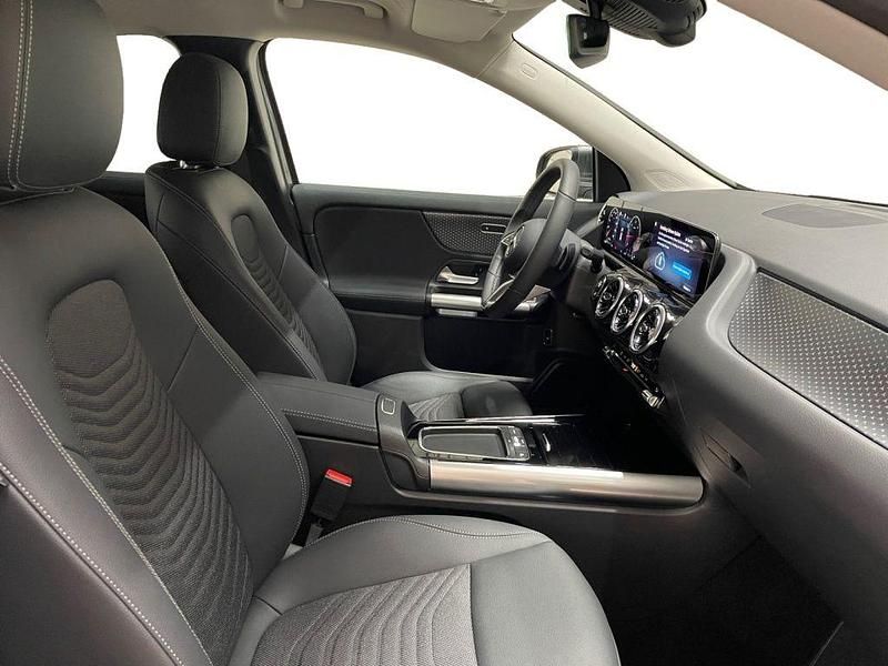 Gebraucht Mercedes GLA220 Progressive 190 PS (139 kW) 2024 Mountaingrau metallic SUV