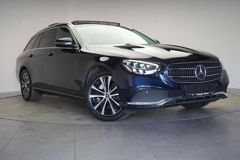 Gebraucht Mercedes E300 211 PS (155 kW) 2022 Blau Limousine