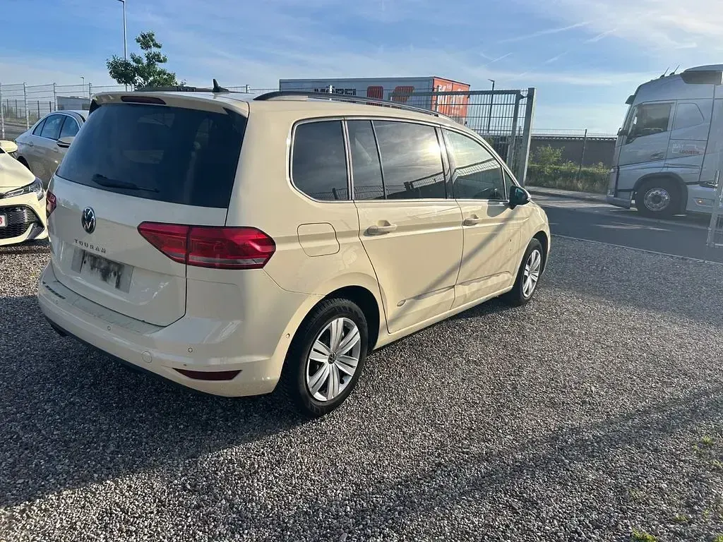 Gebraucht VW Touran 150 PS (110 kW) 2023 Beige Van / Kleinbus
