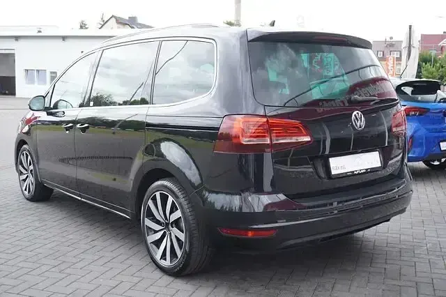 Gebraucht VW Sharan Highline 150 PS (110 kW) 2020 Schwarz Van / Kleinbus